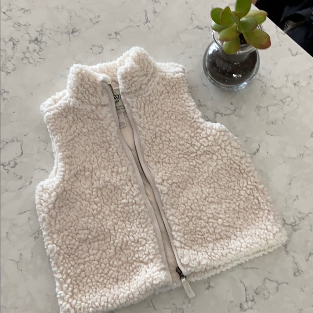 Cream fuzzy girls 4t vest